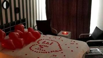 Desk, iron/ironing board, free WiFi, bed sheets