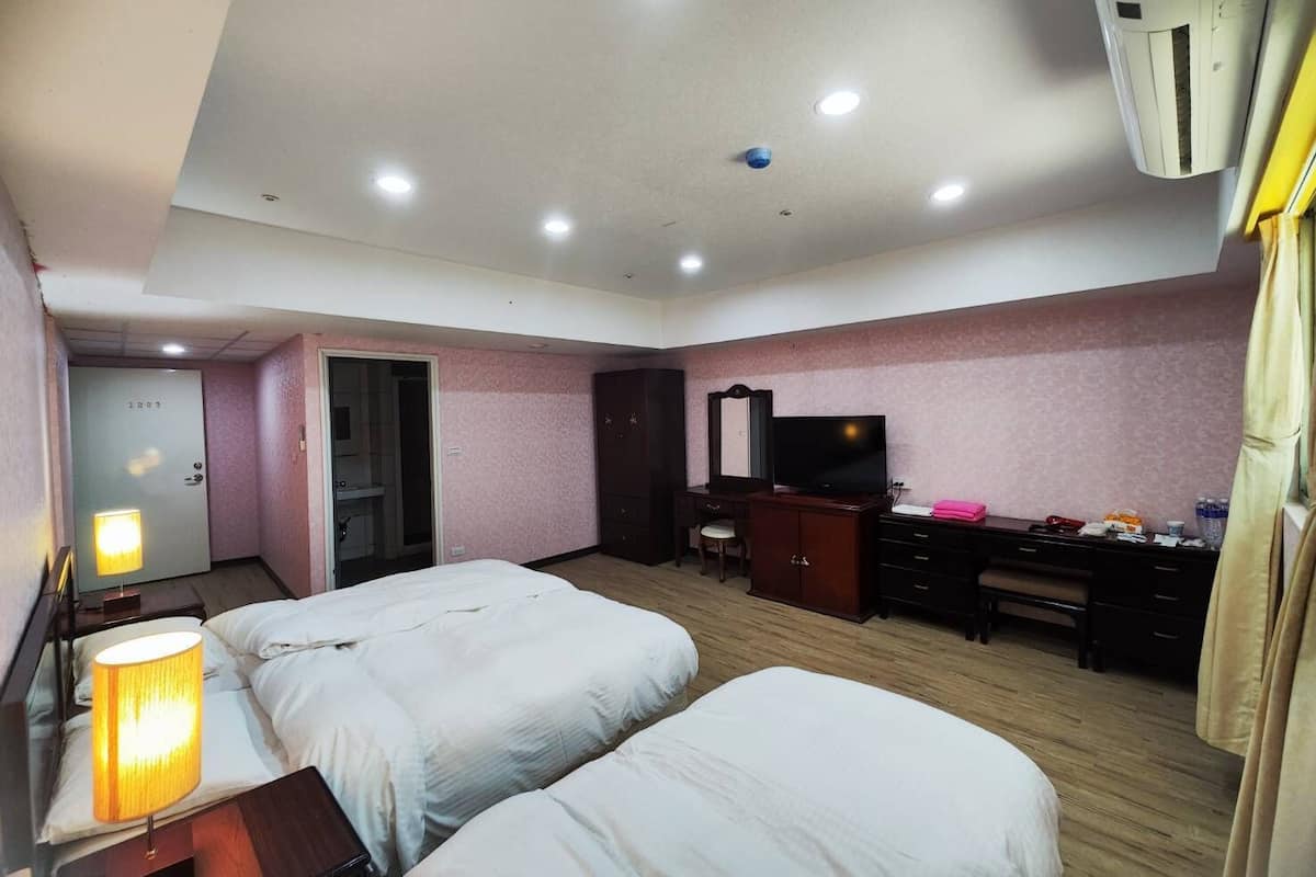 Deluxe Triple Room, Multiple Beds, City View, Tower