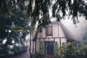 Individually decorated, individually furnished - Deep Breath B&B (Shoufeng)