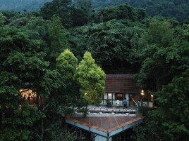 住宿正面 - 傍晚/夜晚