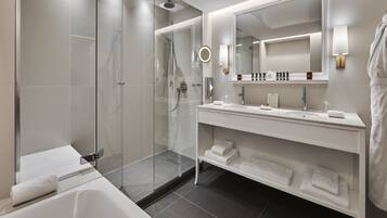 Suite, Park View | Bathroom