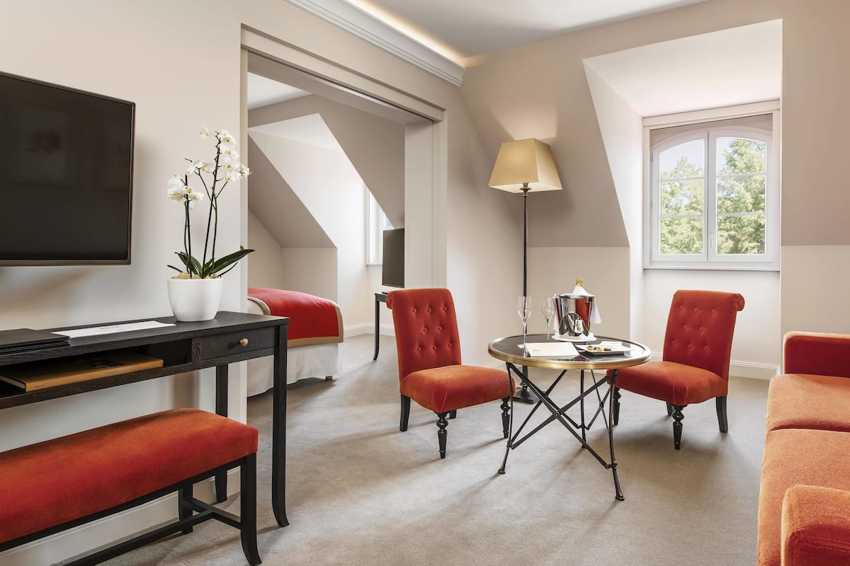 1 bedroom, premium bedding, minibar, in-room safe