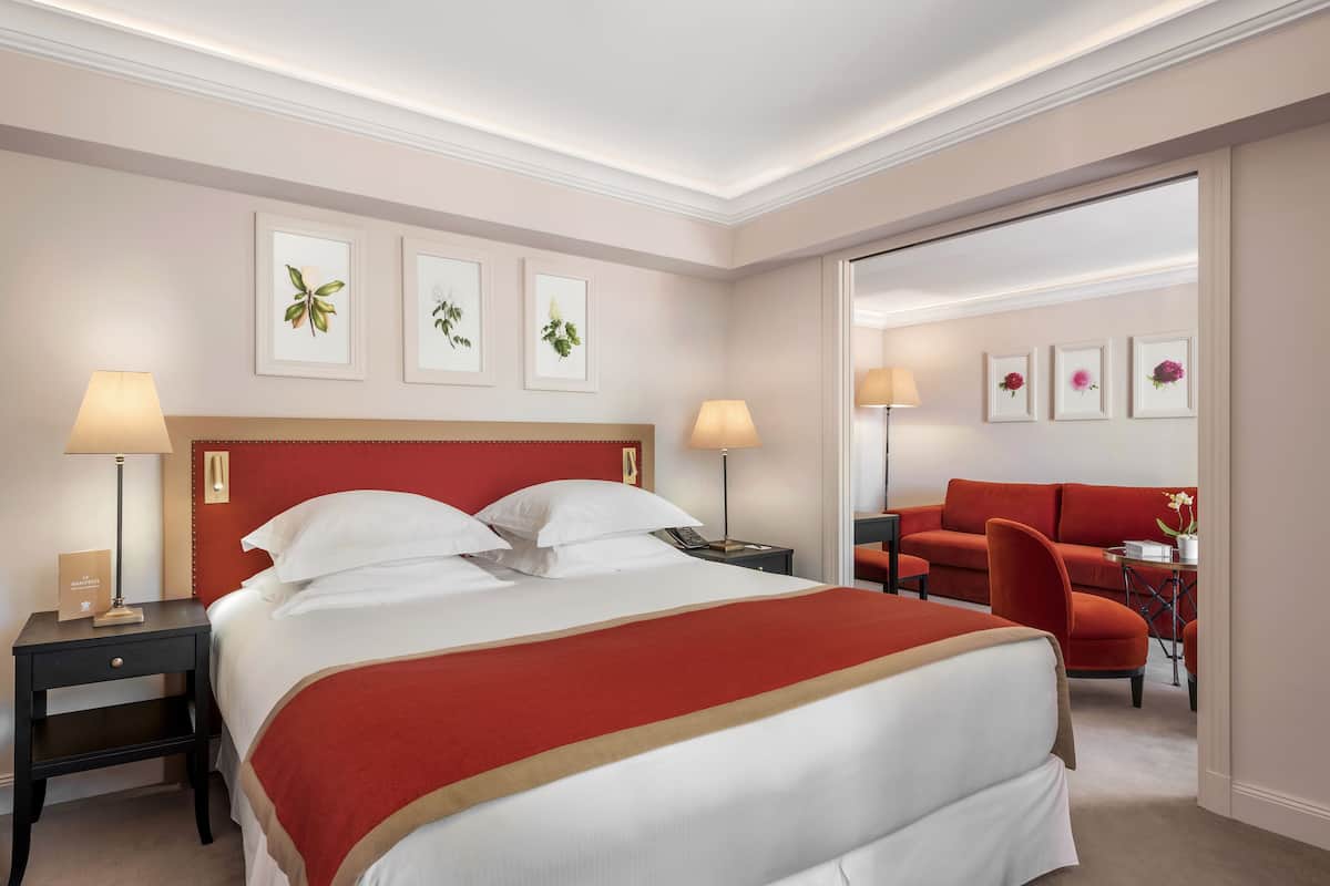 Superior kamer, uitzicht op park | 1 slaapkamer, luxe beddengoed, een minibar, een kluis op de kamer
