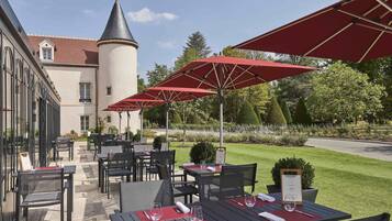 2 restaurants servant le déjeuner