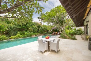 Outdoor dining - 3 Bedroom Balinese Style Villa, Lovely Villa Close to Shopping Area Seminyak (Seminyak)