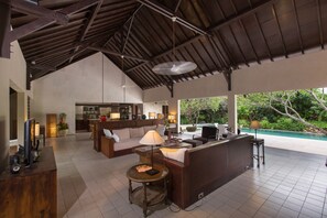 Interior - 3 Bedroom Balinese Style Villa, Lovely Villa Close to Shopping Area Seminyak (Seminyak)
