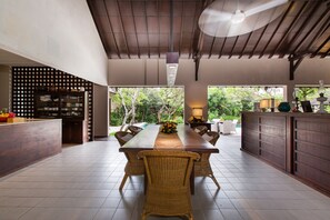 Dining - 3 Bedroom Balinese Style Villa, Lovely Villa Close to Shopping Area Seminyak (Seminyak)