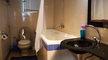 Comfort Apartment, 1 Bedroom | Bathroom | Separate bathtub and shower, deep-soaking bathtub, hair dryer, towels