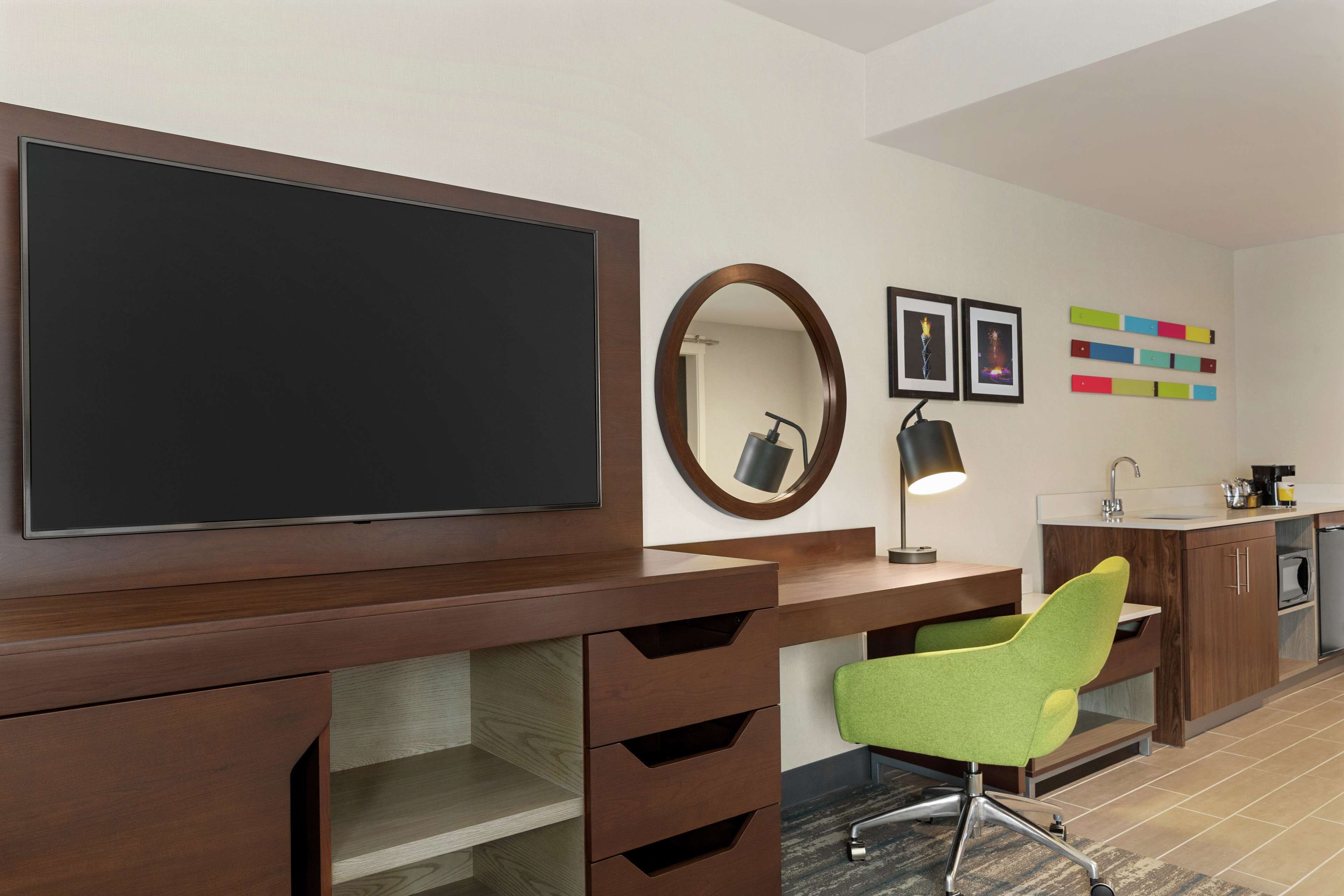 1 bedroom, premium bedding, in-room safe, desk