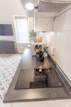 Fridge, microwave, stovetop, coffee/tea maker