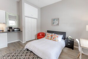 1 bedroom, in-room safe, desk, iron/ironing board