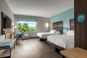 Premium bedding, desk, laptop workspace, blackout drapes - Tru By Hilton Hershey Chocolate Avenue (Hershey)