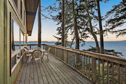 Adventure cabin on the water, perfect for wildlife viewing