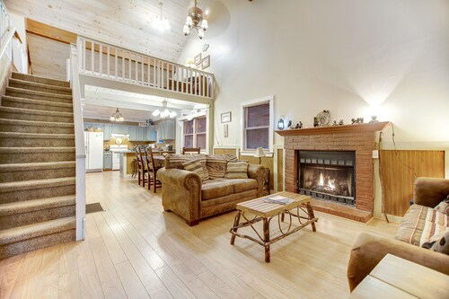 Quiet dog-friendly riverfront house with large back deck, hot tub, fireplace