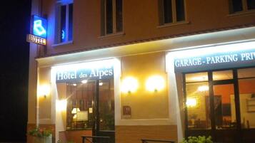 Façade de l’hébergement - soirée/nuit