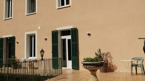 Front of property - Hotel des Alpes (Serres)