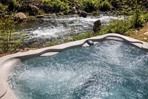 Baignoire à remous extérieure