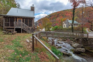 Exterior - On Roaring Fork Stream/.9 Miles to DwTn Gatlinburg (Gatlinburg)