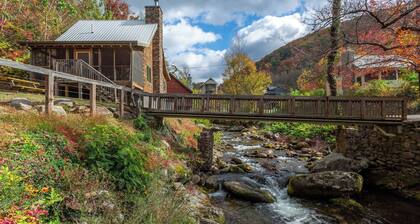 On Roaring Fork Stream/.9 Miles to DwTn Gatlinburg
