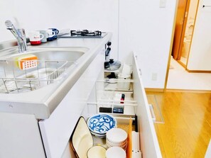 Baignoire, sèche-cheveux, serviettes fournies