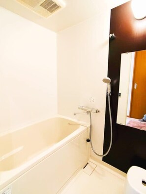 Bathtub, hair dryer, towels - Triphome Ikebukuro Tokyo Max 7ppls FREE WIFI (Toshima City)