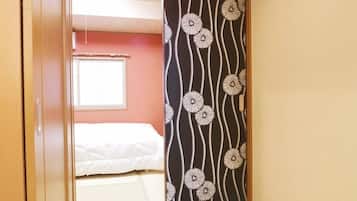 2 bedrooms, iron/ironing board, WiFi, bed sheets