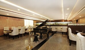 Dining - Treebo Trend Abinand Grand Bhel (Ramachandrapuram)