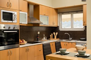 Departamento, 1 habitación | Cocina privada | Refrigerador con congelador, microondas, horno y parrilla de estufa 