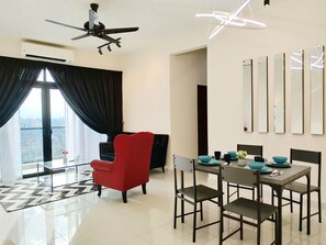 Departamento, 3 habitaciones | Área de sala de estar | Smart TV y Netflix 