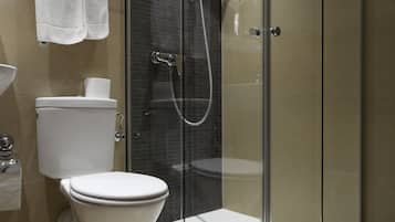 Classic Double or Twin Room | Bathroom | Free toiletries, hair dryer, towels