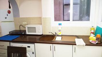 Apartemen Comfort, 2 kamar tidur | Dapur pribadi | Lemari es besar, microwave, kompor, dan ketel listrik