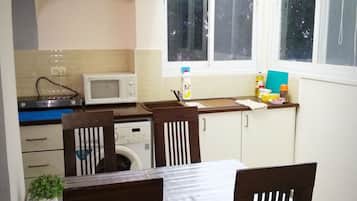 Comfort Apartment, 2 Bedrooms | In-room dining