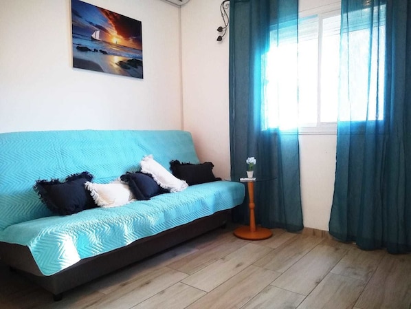 Apartment, 1 Schlafzimmer | Laptopgeeigneter Arbeitsplatz, schallisolierte Zimmer