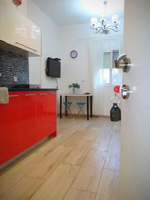 Departamento, 1 habitación | Espacio para trabajar con laptop y insonorización 