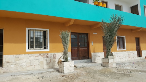 المنشأة من الخارج