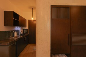 Romantic Room, 1 Bedroom | Private kitchen | Fridge, microwave, stovetop, electric kettle