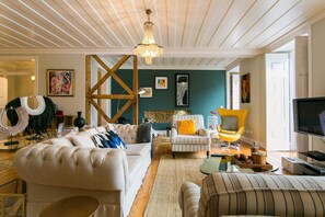 Télévision, cheminée