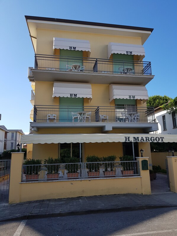 Fachada de la propiedad