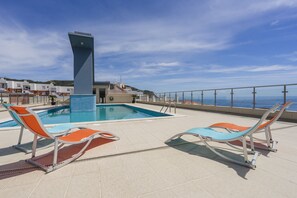 Pool - Apartment with sea view, pool access and private parking in Sesimbra (Sesimbra)
