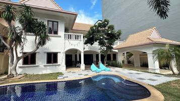 Pool Villa 3 bedrooms | Minibar, in-room safe, desk, free WiFi
