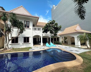 Pool Villa 3 bedrooms | Minibar, caja fuerte, escritorio y wifi gratis