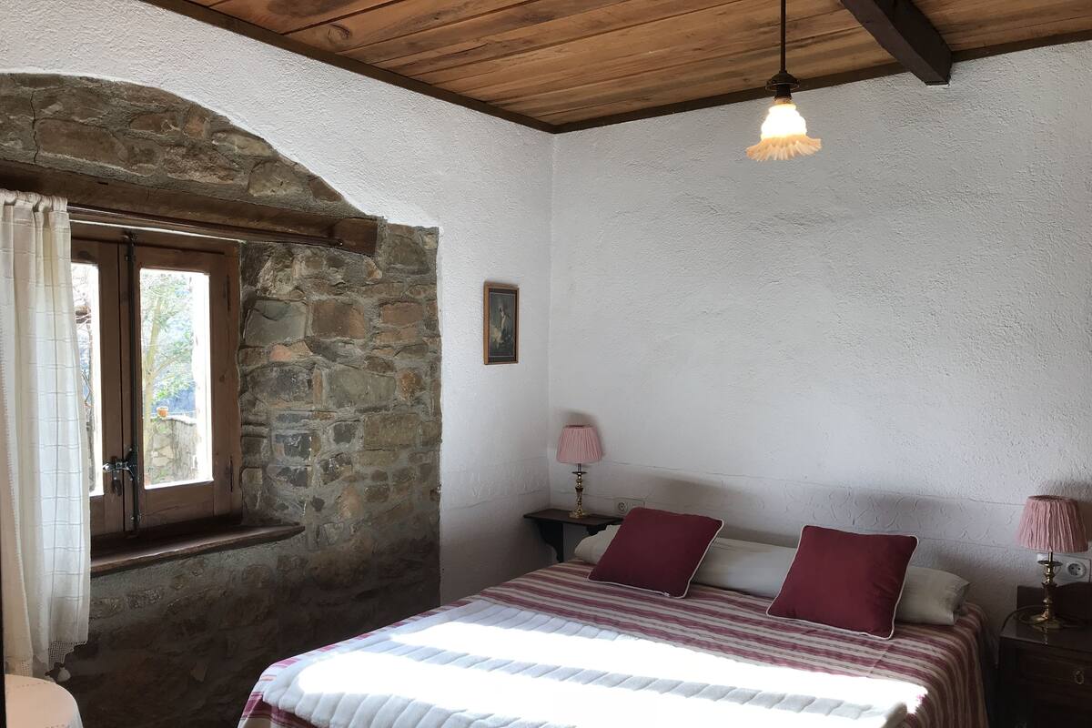 1 habitación, decoración personalizada y muebles diferentes