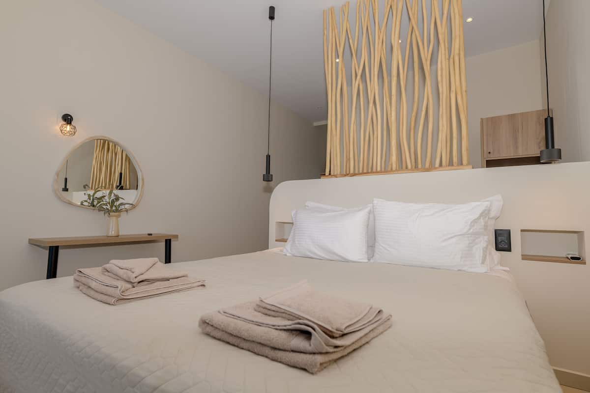 Studio Suite, Sea View | In-room safe, free WiFi, bed sheets
