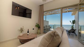 Suite Studio, vue mer | Coffres-forts dans les chambres, Wi-Fi gratuit, draps fournis