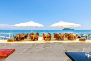 Breakfast, lunch and dinner served - Blue Horizon Studios (Zakynthos)