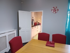 Exclusive House, Private Bathroom (Spacious 3 Bedr) | Dining room