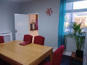 Exclusive-hus - privat badeværelse (Spacious 3 Bedr) | Spisestue