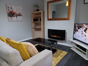 尊爵獨棟房屋, 私人浴室 (Spacious 3 Bedr) | 起居區 | 平面電視