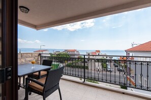 อพาร์ทเมนท์, 2 ห้องนอน, วิวทะเล | วิวระเบียง