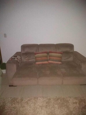 Télévision, baby-foot, table de tennis de table